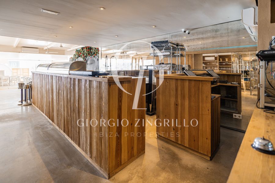 -EN VENTA- RESTAURANTE EN PRIMERA LINEA MAR CALA TARIDA