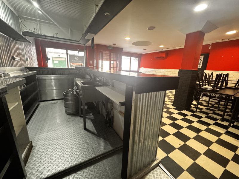 -EN ALQUILER- Restaurante en calle General Prim (San Antonio)