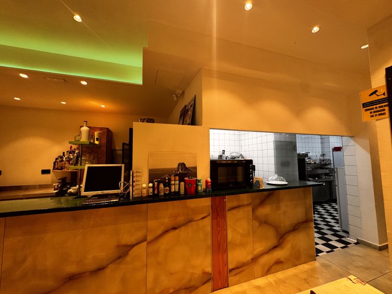 -EN TRASPASO- Restaurante/Bar en Av. España