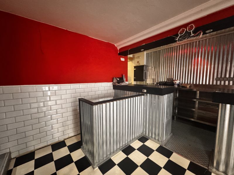 -EN ALQUILER- Restaurante en calle General Prim (San Antonio)