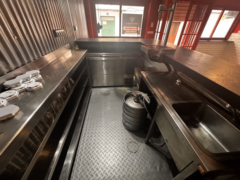 -EN ALQUILER- Restaurante en calle General Prim (San Antonio)