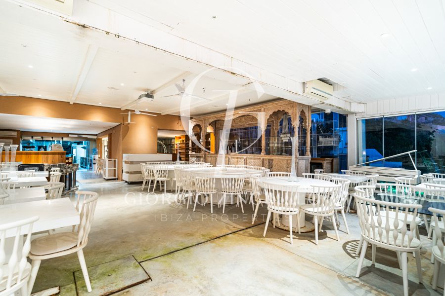 -EN VENTA- RESTAURANTE EN PRIMERA LINEA MAR CALA TARIDA
