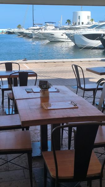 Restaurante en la Marina de Santa Eularia