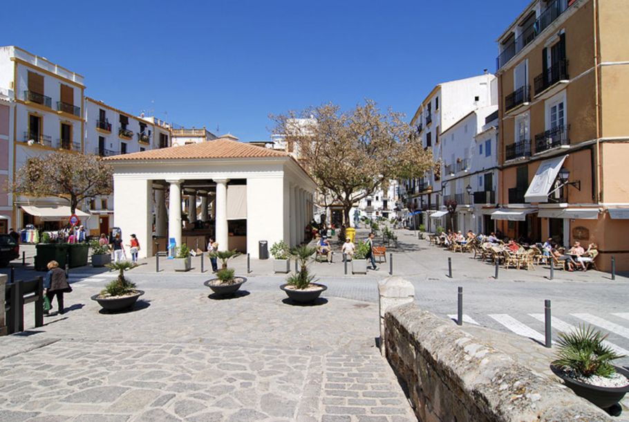 Premises in plaza de la Constitución, Ibiza town