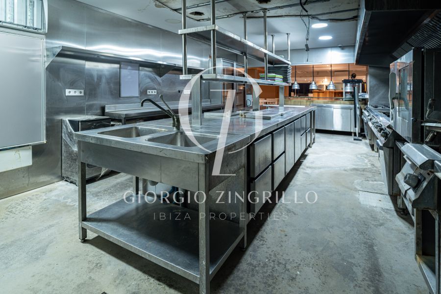 -EN VENTA- RESTAURANTE EN PRIMERA LINEA MAR CALA TARIDA