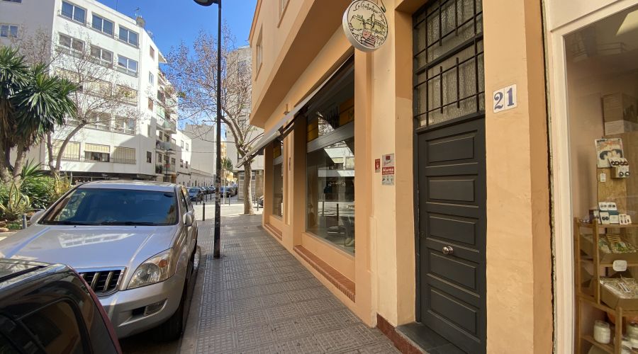 -EN TRASPASO- Bar restaurante en calle Bisbe Abad y Lasierra