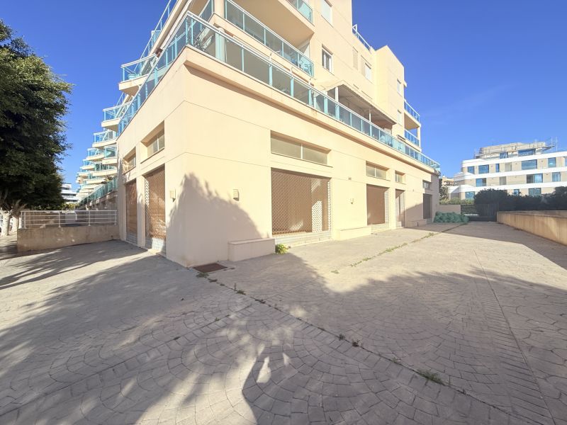 Local comercial en calle mediterranea