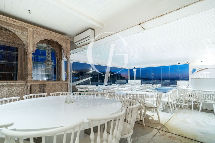 -EN VENTA- RESTAURANTE EN PRIMERA LINEA MAR CALA TARIDA