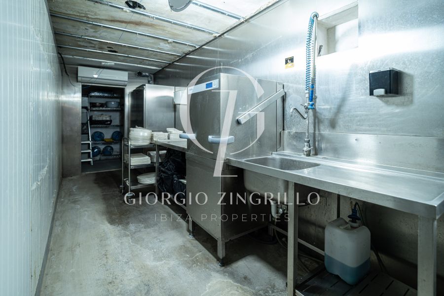 -EN VENTA- RESTAURANTE EN PRIMERA LINEA MAR CALA TARIDA