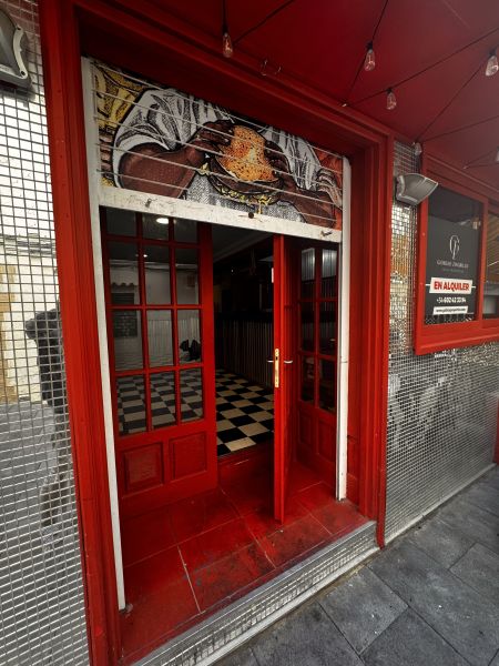 -EN ALQUILER- Restaurante en calle General Prim (San Antonio)