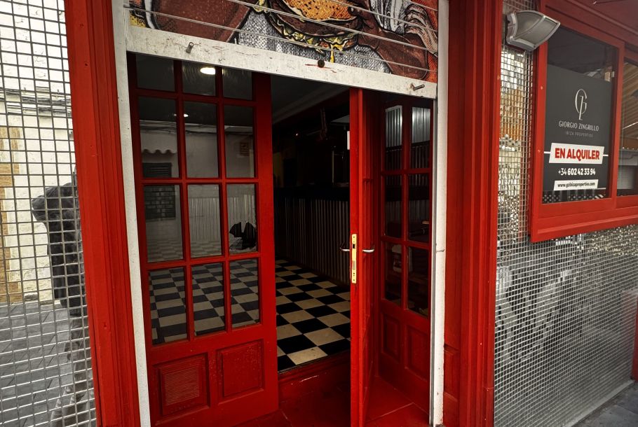 Restaurant in calle General Prim (West end)