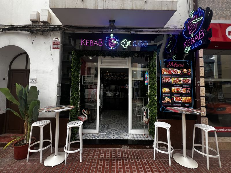 Negocio de comida rapida para llevar en Av. San Jaume