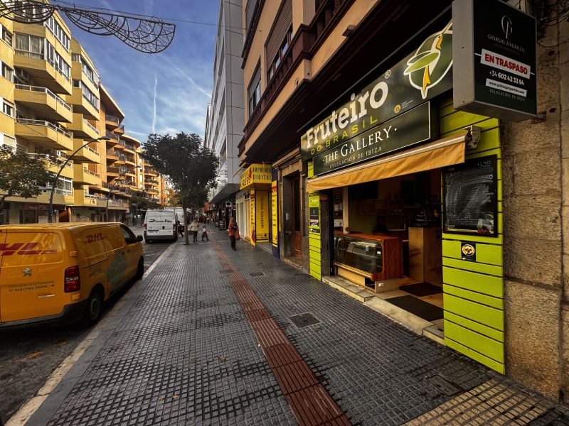 -EN TRASPASO- Restaurante/Bar en Av. España