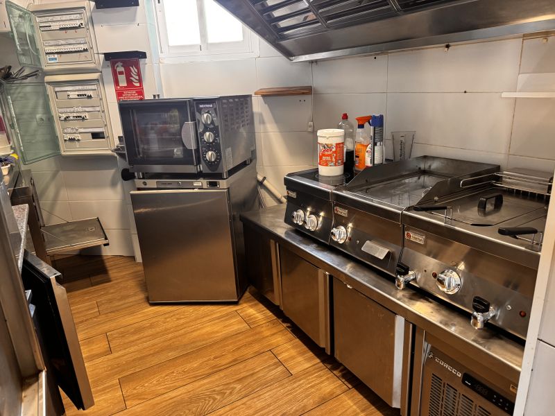 -EN ALQUILER/EN VENTA- Bar-Restaurante en Port des Torrets (Playa)