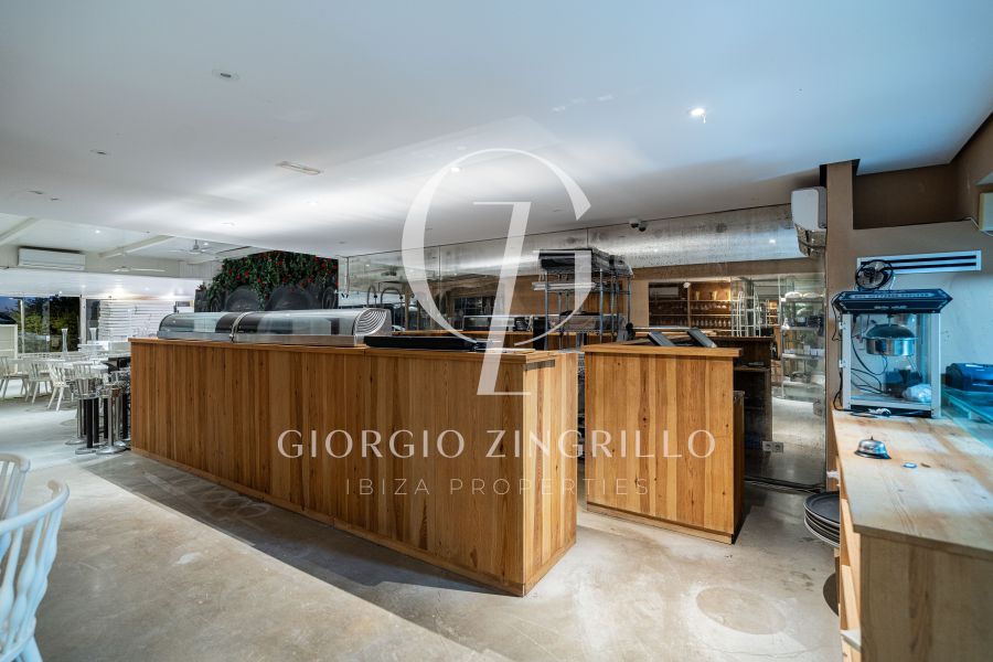 -EN VENTA- RESTAURANTE EN PRIMERA LINEA MAR CALA TARIDA