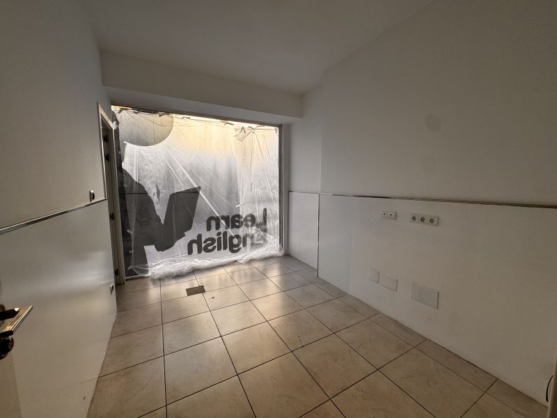 -EN ALQUILER- Local comercial en Ignacio Wallis