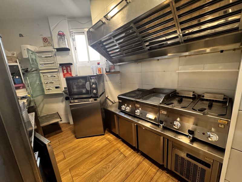 -EN ALQUILER/EN VENTA- Bar-Restaurante en Port des Torrets (Playa)