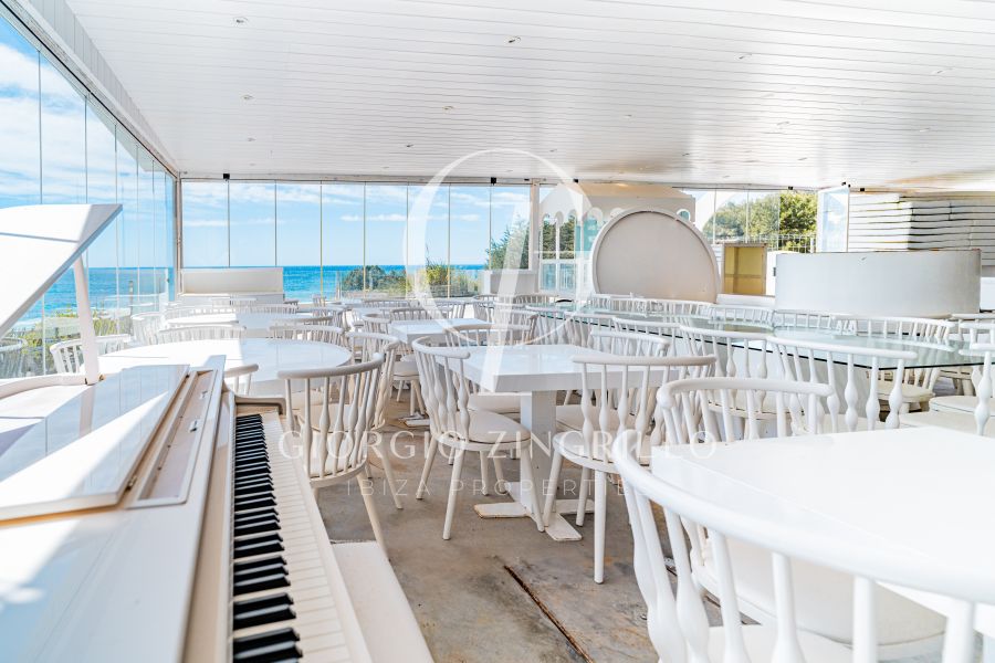 -EN VENTA- RESTAURANTE EN PRIMERA LINEA MAR CALA TARIDA