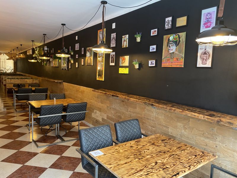 -EN TRASPASO- Bar restaurante en calle Bisbe Abad y Lasierra
