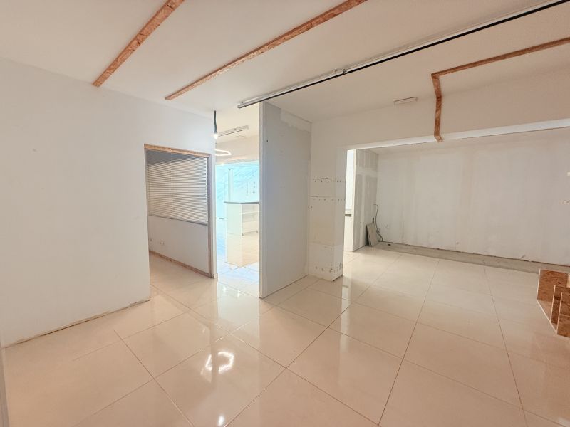 Local comercial con cuarto frio en Is. Macabich