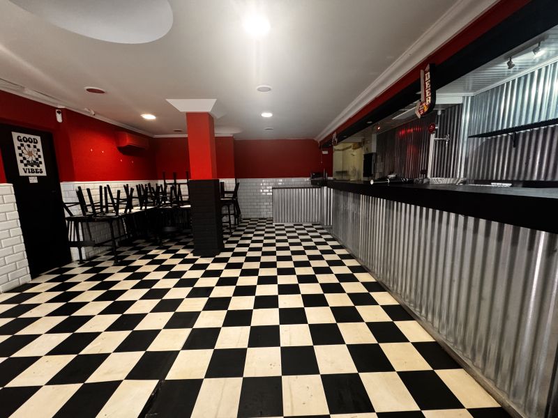 -EN ALQUILER- Restaurante en calle General Prim (San Antonio)