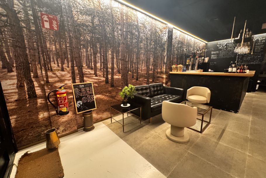 -TRANSFER LEASE- Premises with Cafe concierto licence